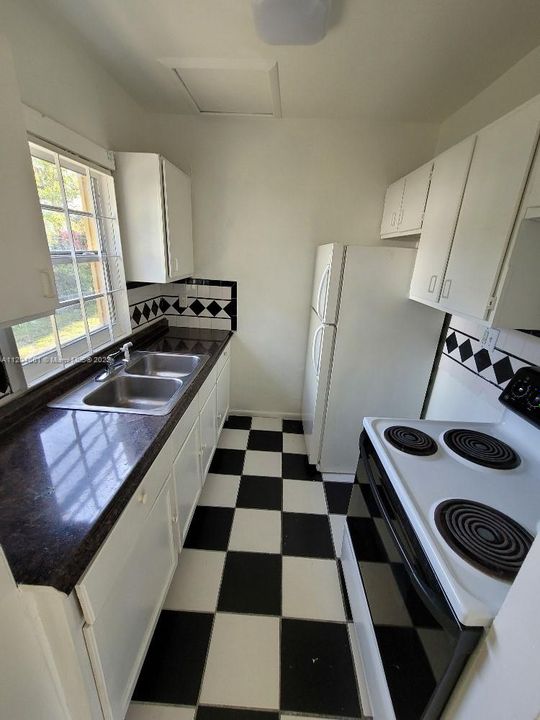 Недавно арендовано: $1,250 (1 спален, 1 ванн, 480 Квадратных фут)