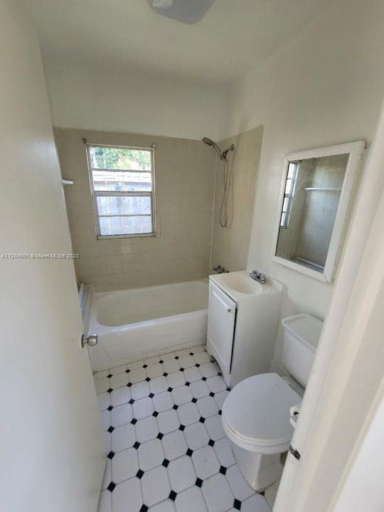 Recently Rented: $1,250 (1 beds, 1 baths, 480 Square Feet)