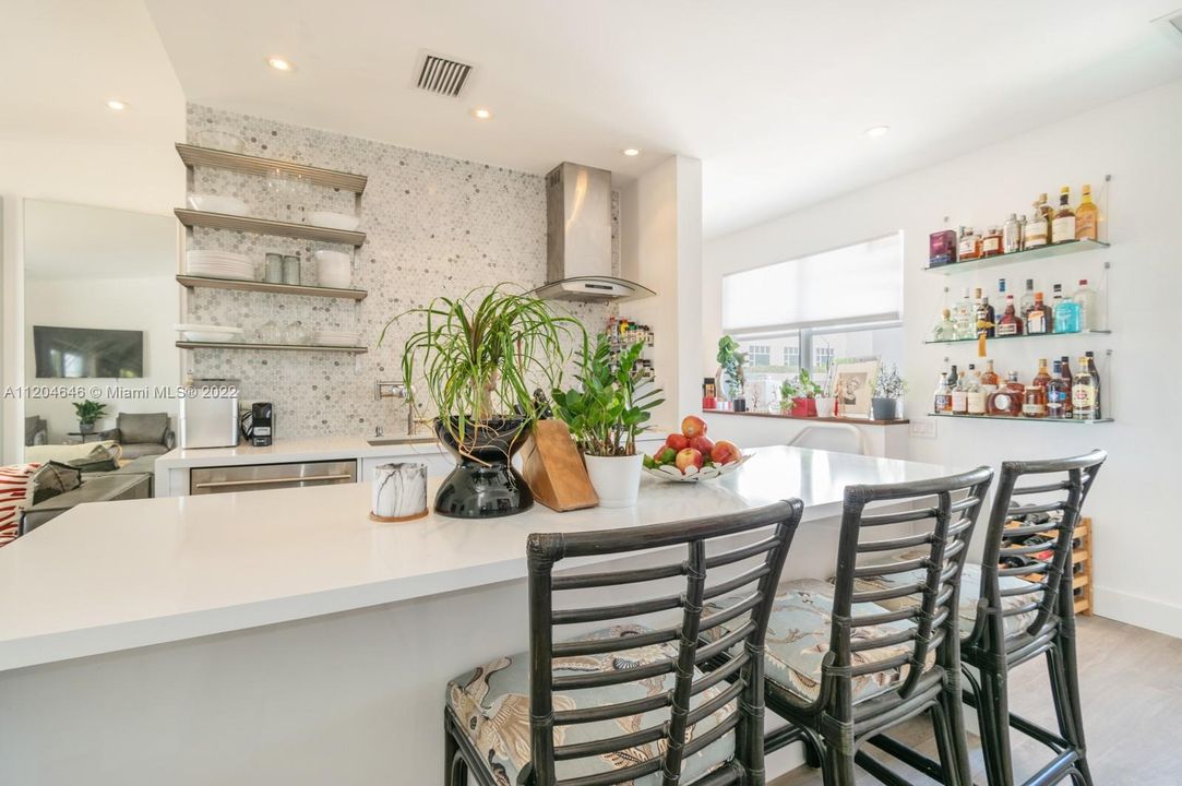 Recently Sold: $649,000 (1 beds, 1 baths, 700 Square Feet)