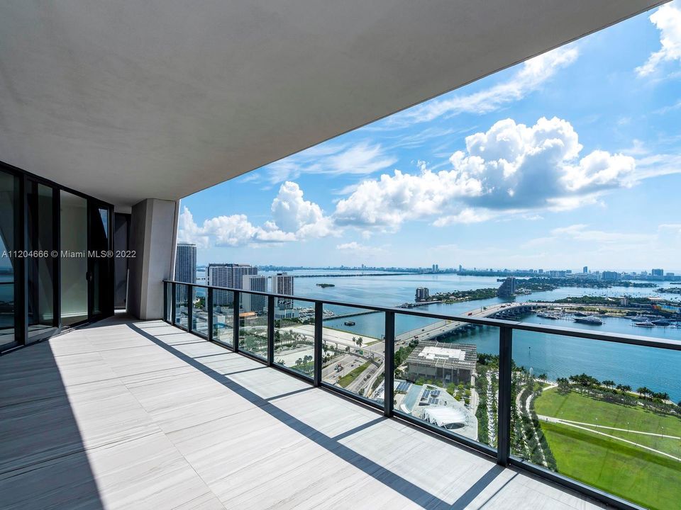 Recently Sold: $7,995,000 (4 beds, 6 baths, 4876 Square Feet)