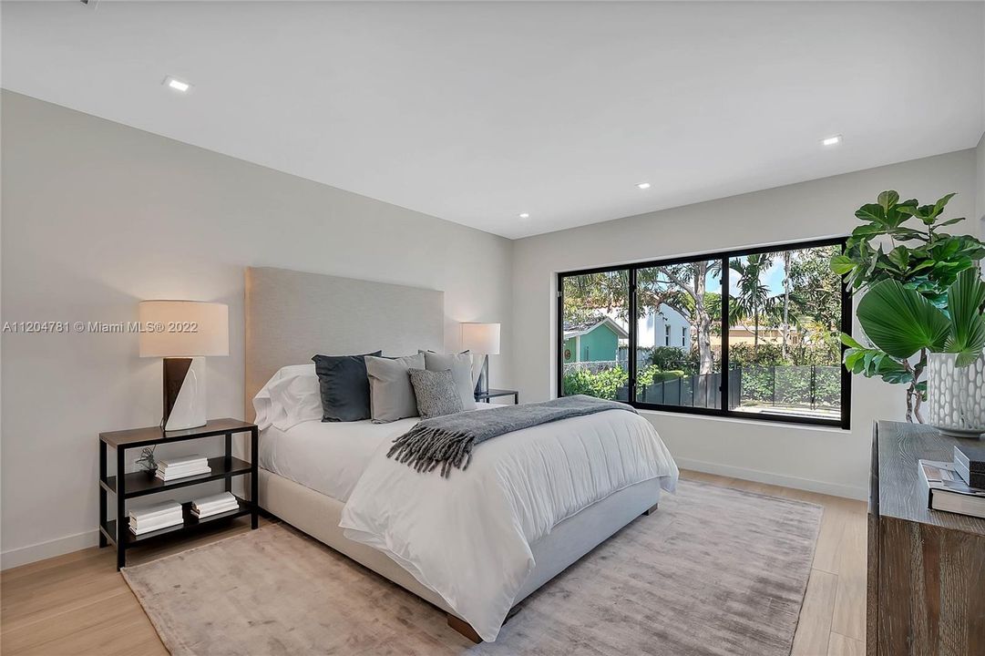Recently Sold: $1,550,000 (3 beds, 3 baths, 2160 Square Feet)