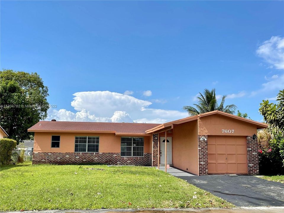 Recently Sold: $420,000 (3 beds, 2 baths, 1710 Square Feet)