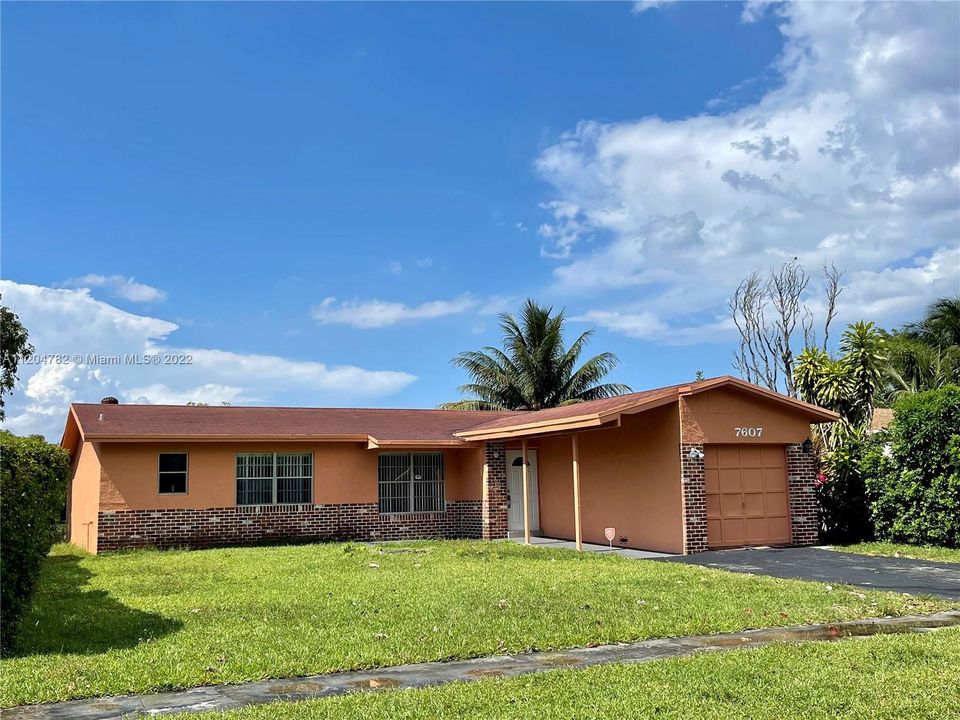 Recently Sold: $420,000 (3 beds, 2 baths, 1710 Square Feet)