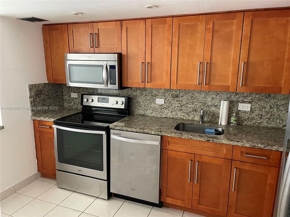 Recently Rented: $2,800 (2 beds, 2 baths, 1213 Square Feet)
