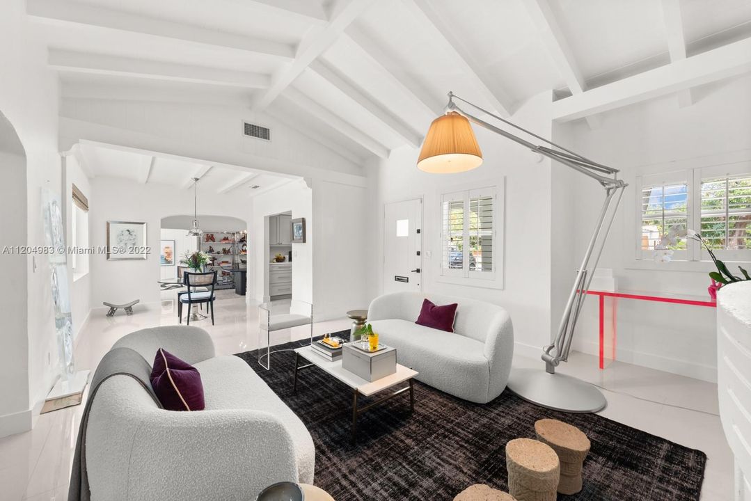 Recently Sold: $1,850,000 (3 beds, 2 baths, 2104 Square Feet)