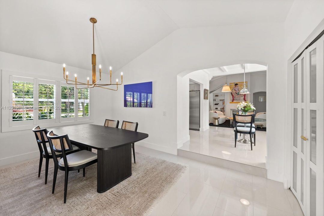 Recently Sold: $1,850,000 (3 beds, 2 baths, 2104 Square Feet)