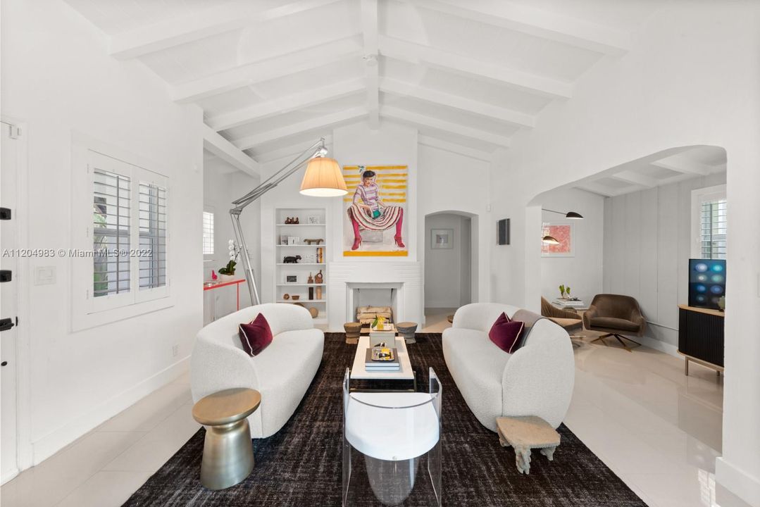 Recently Sold: $1,850,000 (3 beds, 2 baths, 2104 Square Feet)