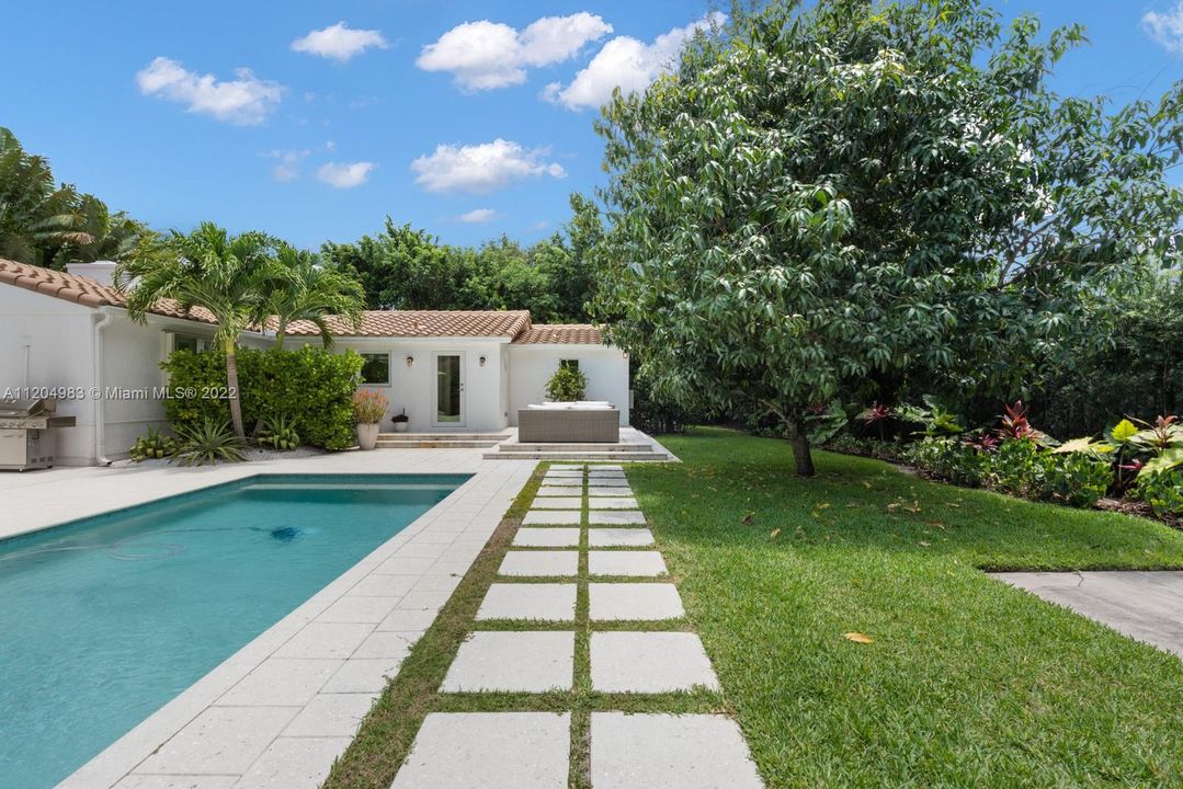 Recently Sold: $1,850,000 (3 beds, 2 baths, 2104 Square Feet)