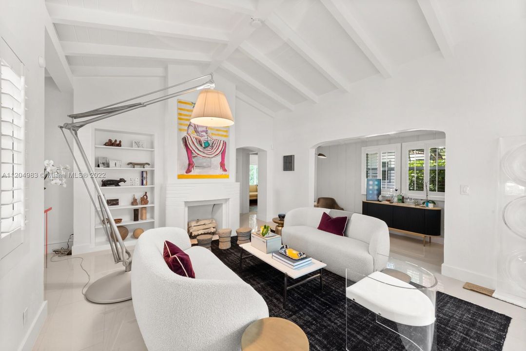 Recently Sold: $1,850,000 (3 beds, 2 baths, 2104 Square Feet)