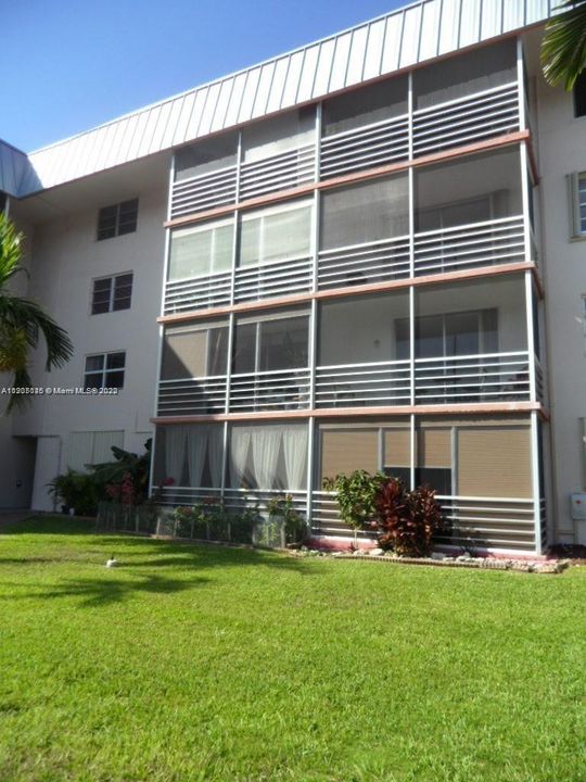Recently Sold: $260,000 (2 beds, 2 baths, 1085 Square Feet)