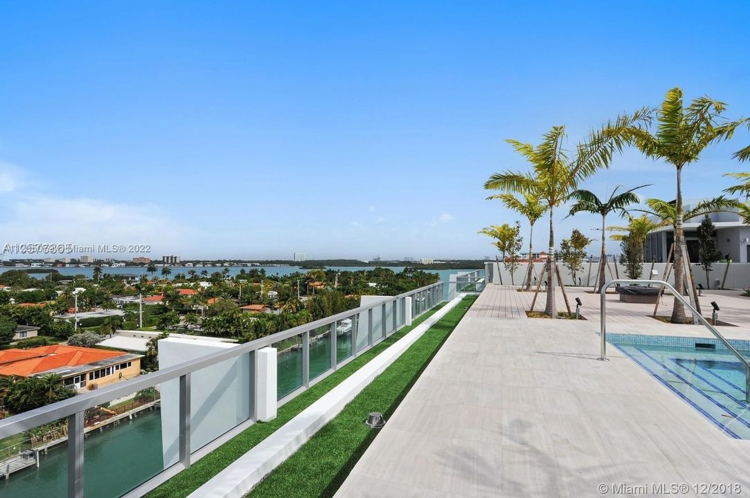 Recently Sold: $760,000 (2 beds, 2 baths, 1239 Square Feet)