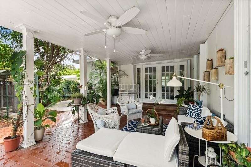 Recently Sold: $1,399,000 (3 beds, 2 baths, 2049 Square Feet)