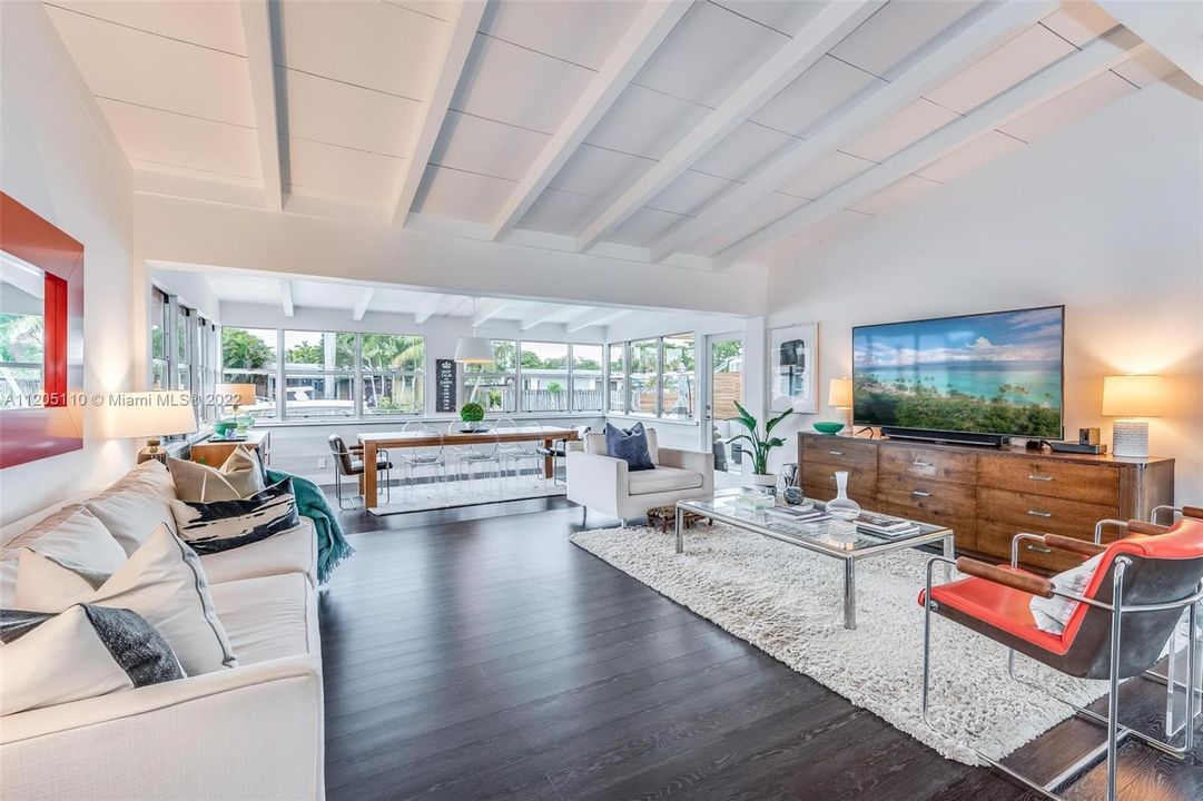 Recently Sold: $1,425,000 (3 beds, 2 baths, 1770 Square Feet)