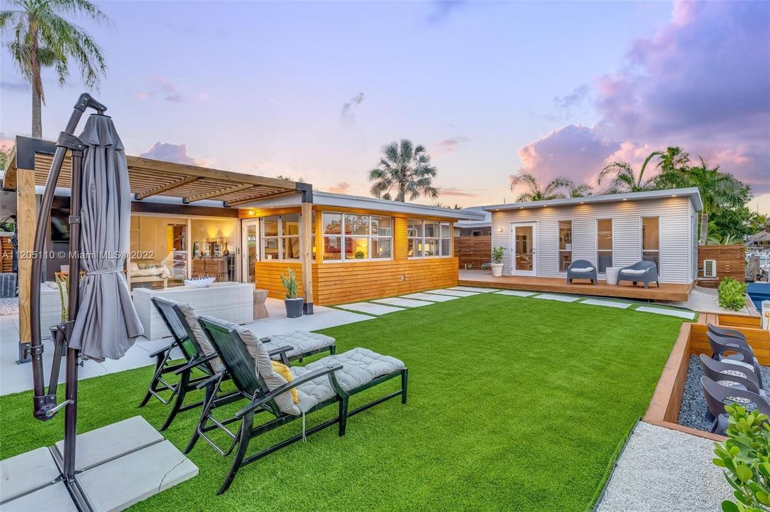 Recently Sold: $1,425,000 (3 beds, 2 baths, 1770 Square Feet)