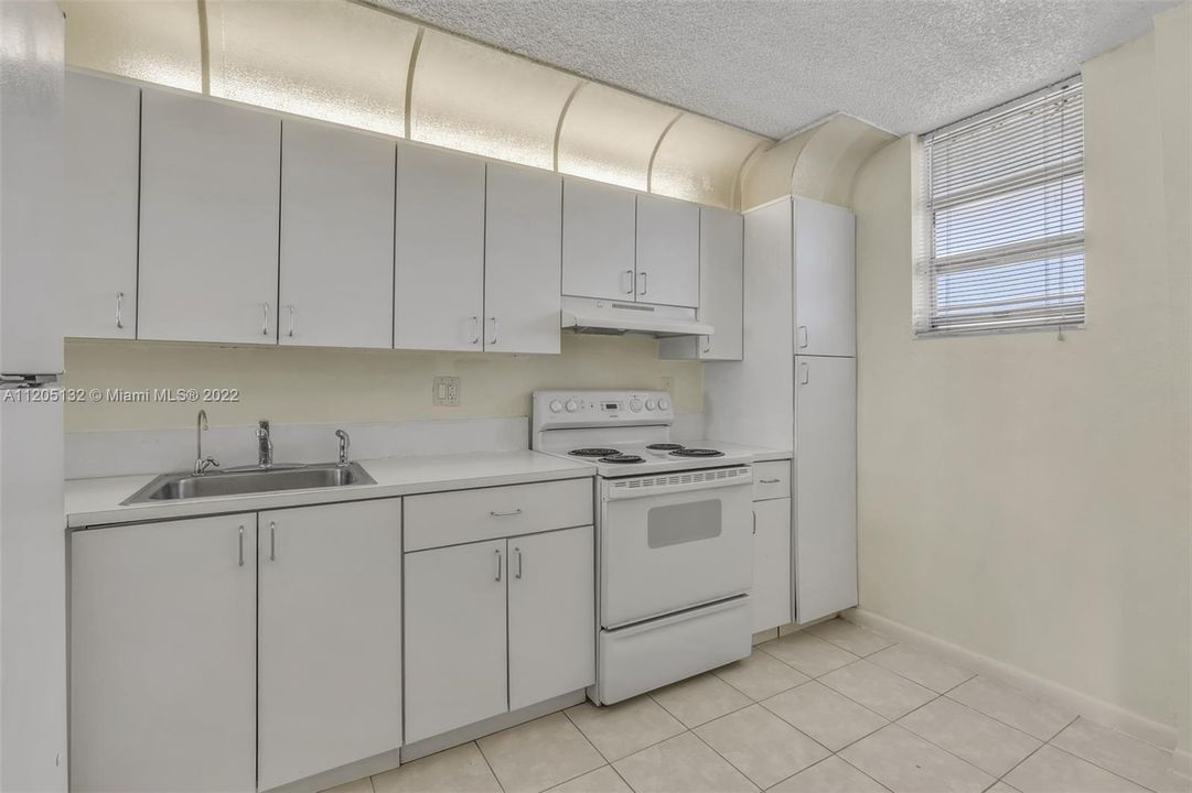 Recently Sold: $193,000 (1 beds, 1 baths, 792 Square Feet)