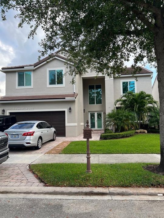 Recently Sold: $955,000 (4 beds, 2 baths, 2730 Square Feet)