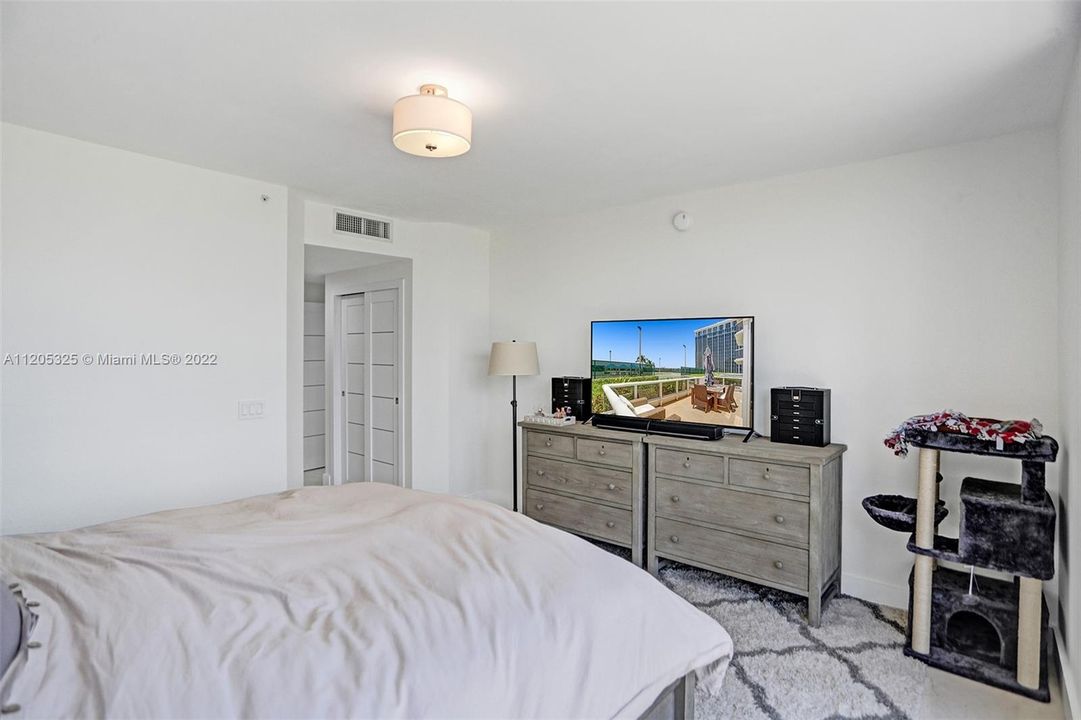 Recently Sold: $1,150,000 (2 beds, 2 baths, 1380 Square Feet)