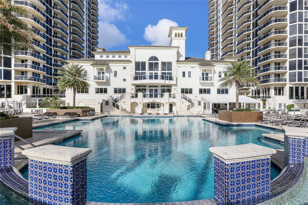 Recently Sold: $1,150,000 (2 beds, 2 baths, 1380 Square Feet)