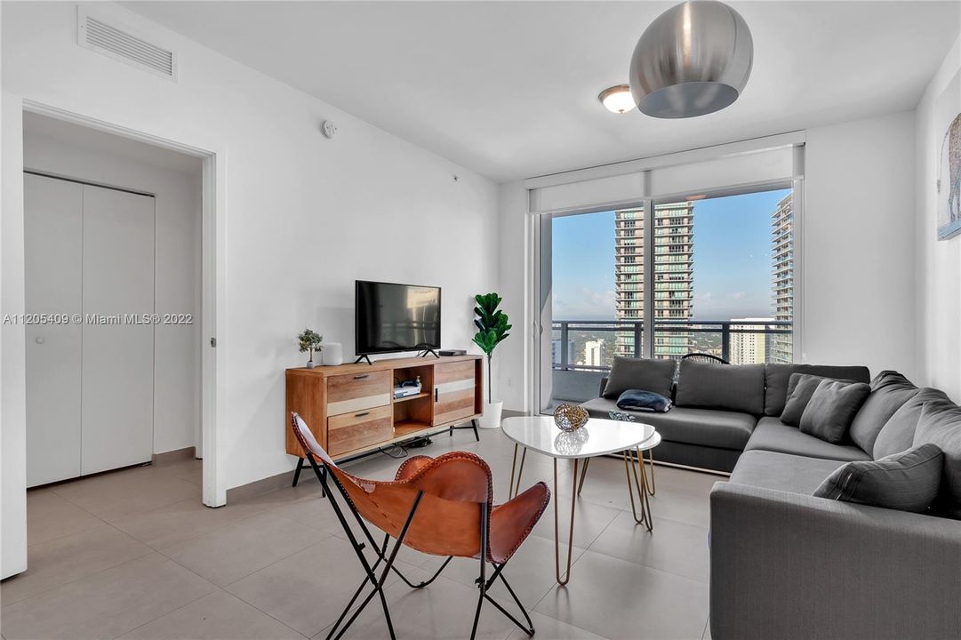 Recently Sold: $559,000 (1 beds, 1 baths, 748 Square Feet)