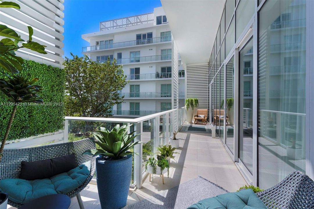 Recently Sold: $4,125,000 (2 beds, 2 baths, 2504 Square Feet)