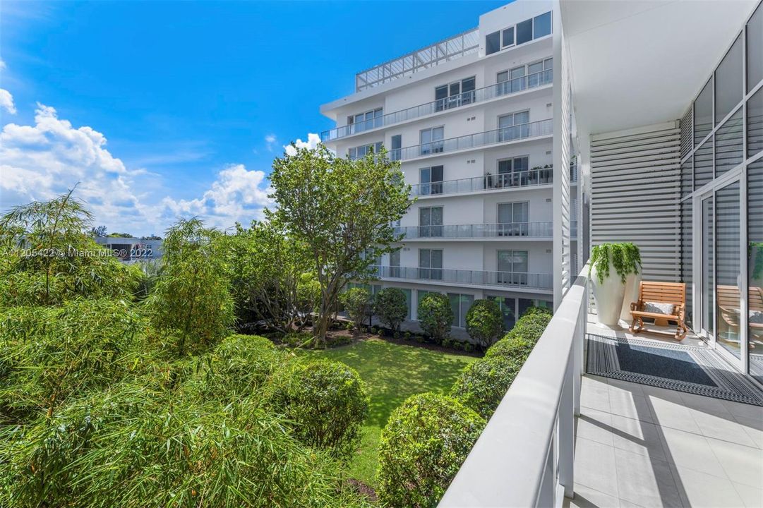Recently Sold: $4,125,000 (2 beds, 2 baths, 2504 Square Feet)