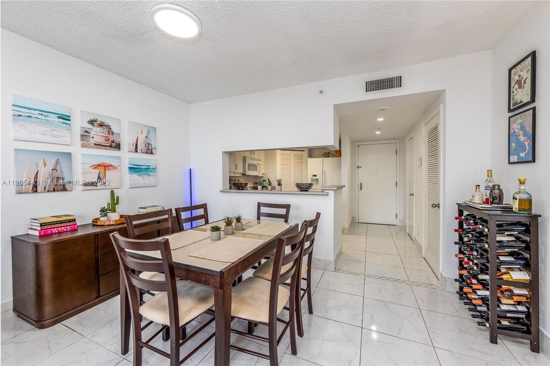 Recently Sold: $475,000 (1 beds, 1 baths, 834 Square Feet)