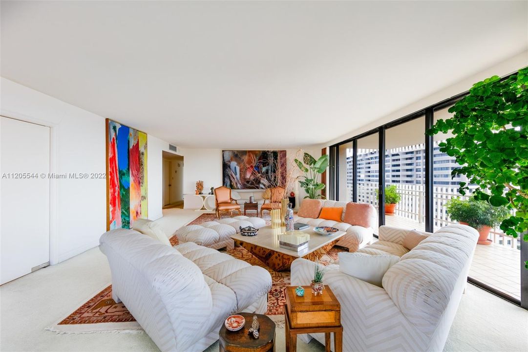 Recently Sold: $1,875,000 (3 beds, 2 baths, 2424 Square Feet)