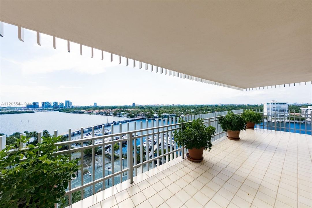 Recently Sold: $1,875,000 (3 beds, 2 baths, 2424 Square Feet)