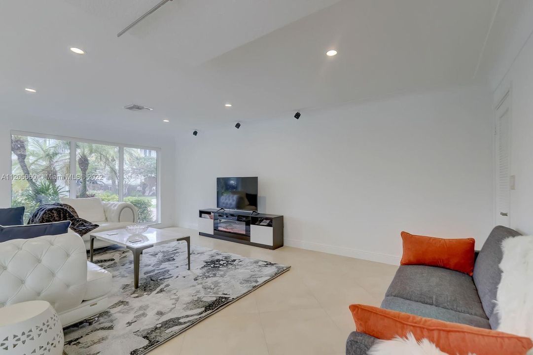 Recently Sold: $1,195,000 (3 beds, 2 baths, 2225 Square Feet)