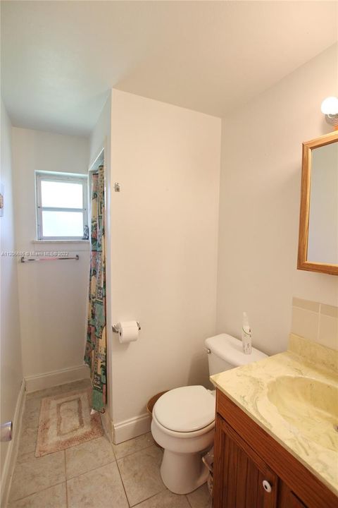 Unit B - Bathroom