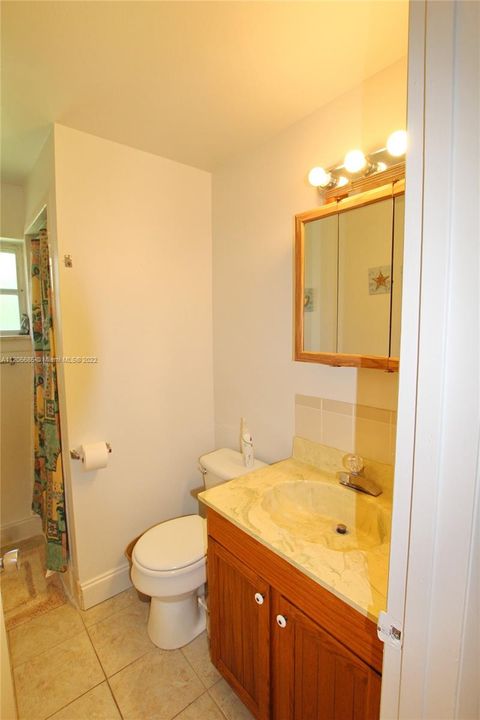 Unit B - Bathroom