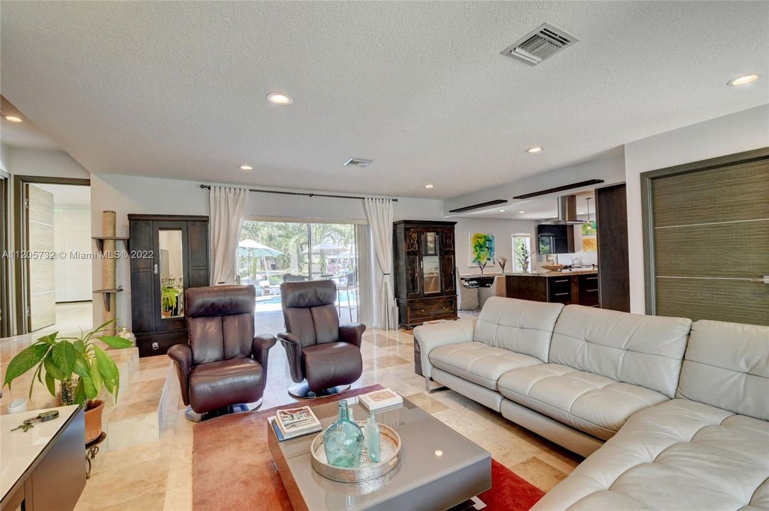 Recently Sold: $1,500,000 (3 beds, 2 baths, 1557 Square Feet)