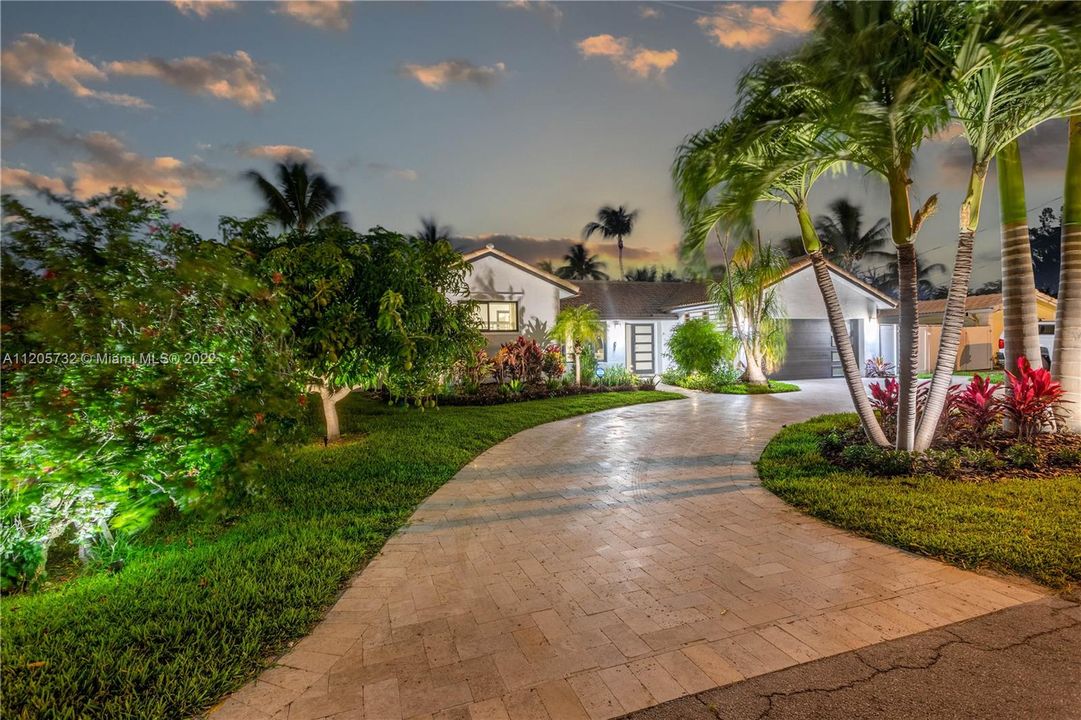 Recently Sold: $1,500,000 (3 beds, 2 baths, 1557 Square Feet)