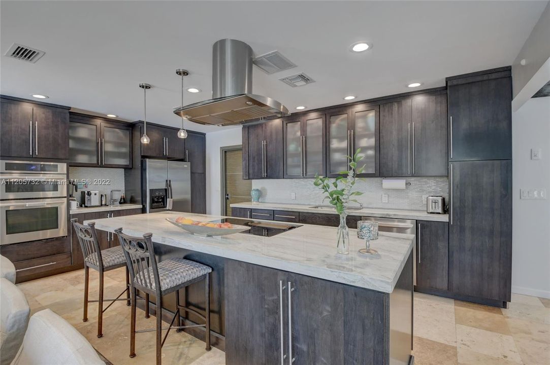 Recently Sold: $1,500,000 (3 beds, 2 baths, 1557 Square Feet)