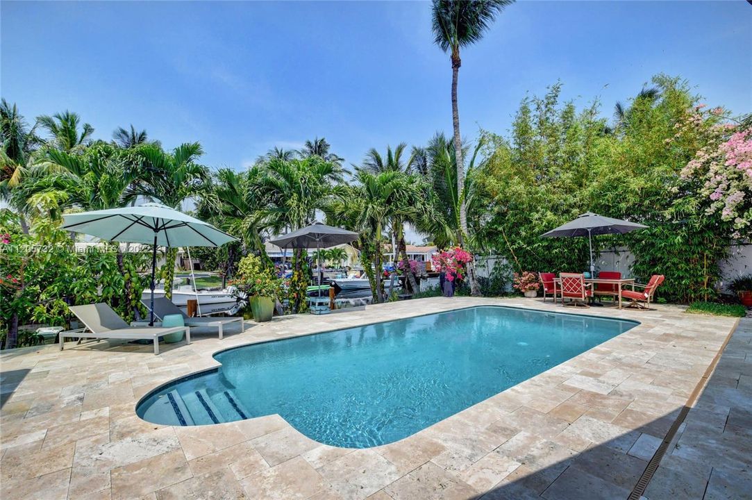 Recently Sold: $1,500,000 (3 beds, 2 baths, 1557 Square Feet)