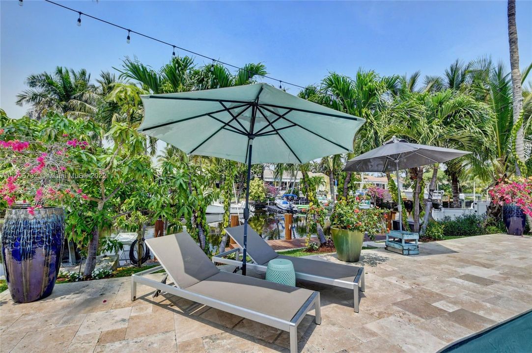 Recently Sold: $1,500,000 (3 beds, 2 baths, 1557 Square Feet)