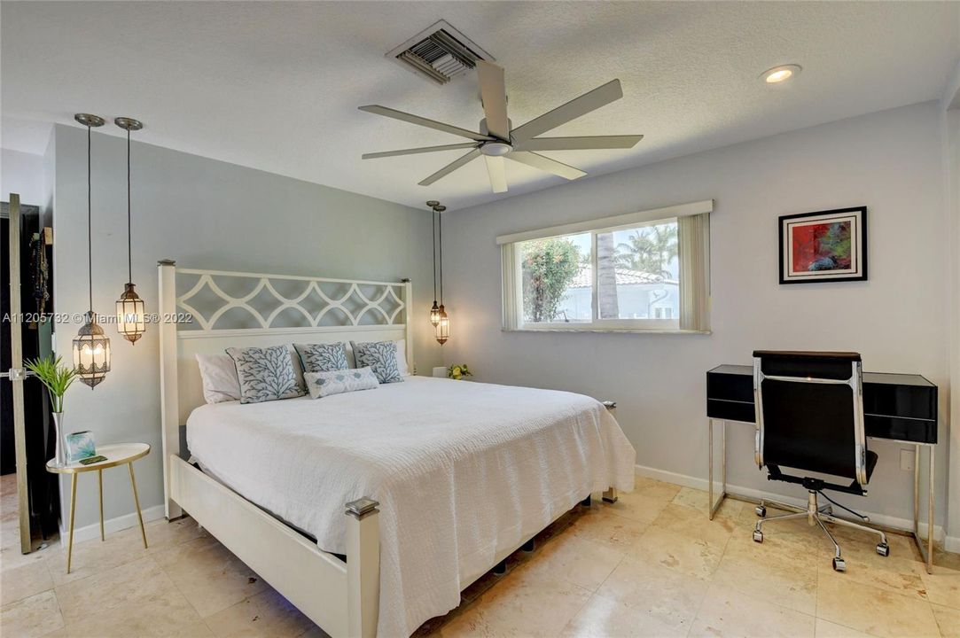 Recently Sold: $1,500,000 (3 beds, 2 baths, 1557 Square Feet)