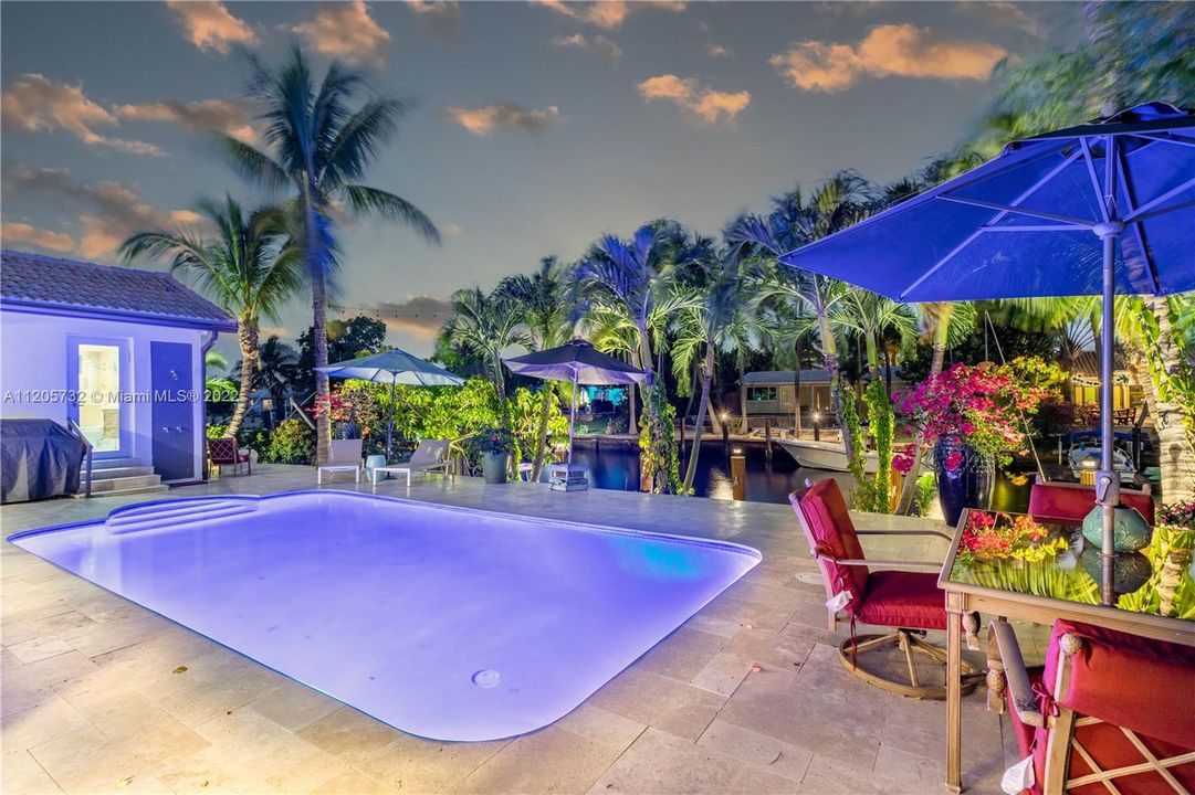 Recently Sold: $1,500,000 (3 beds, 2 baths, 1557 Square Feet)