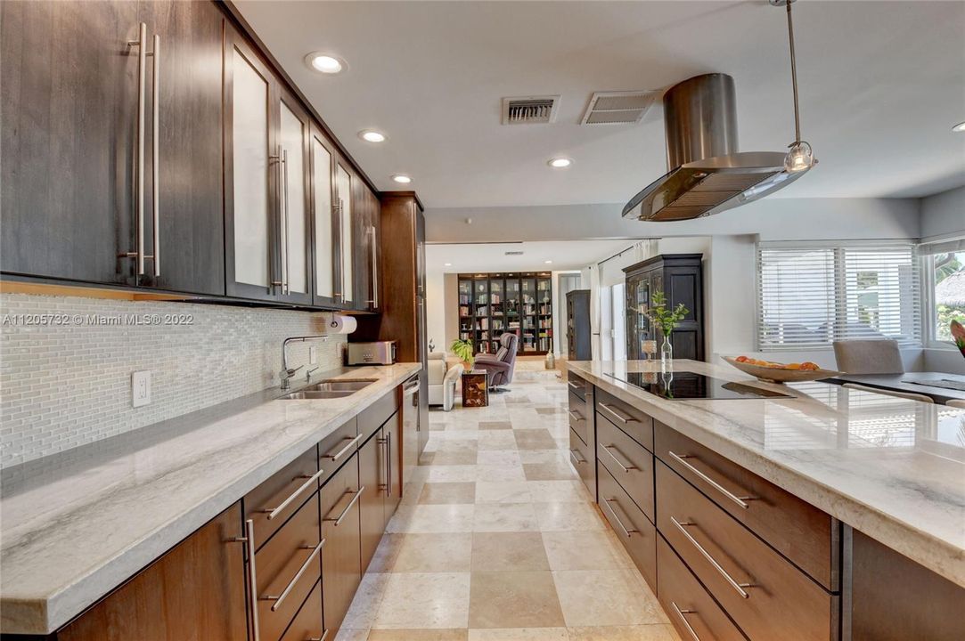 Recently Sold: $1,500,000 (3 beds, 2 baths, 1557 Square Feet)