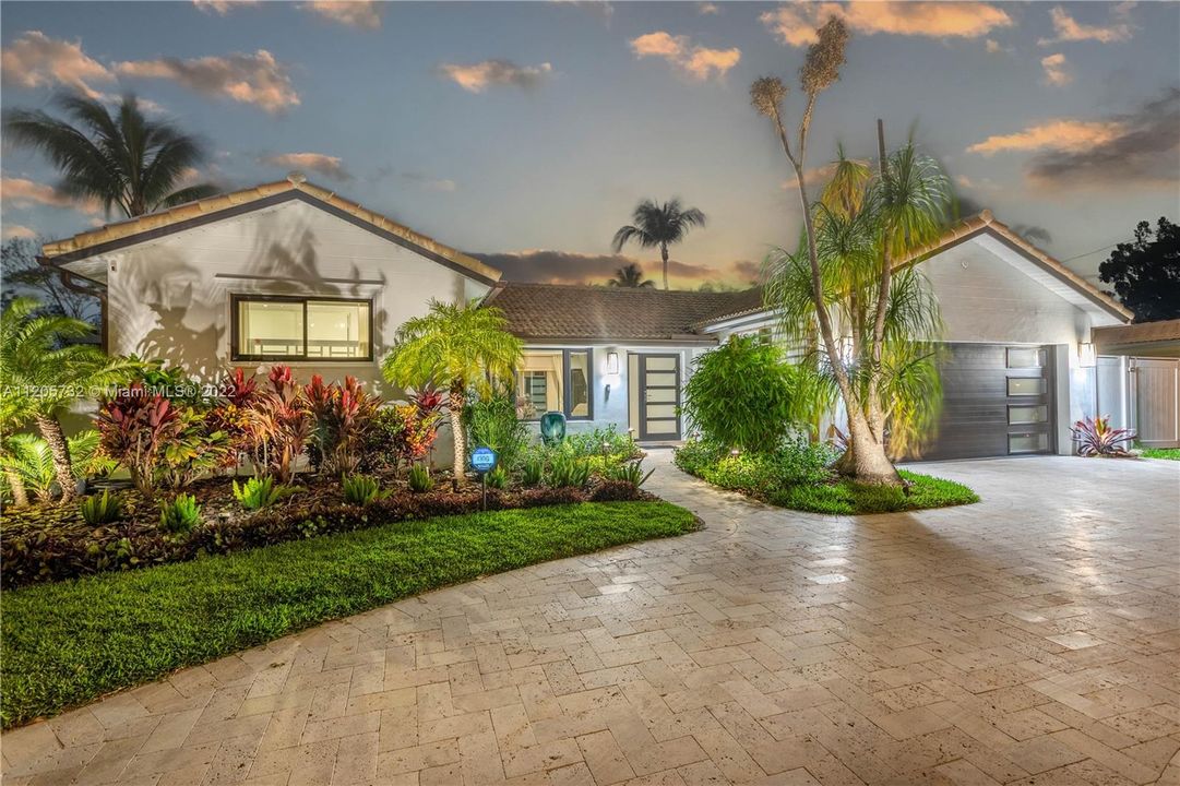 Recently Sold: $1,500,000 (3 beds, 2 baths, 1557 Square Feet)