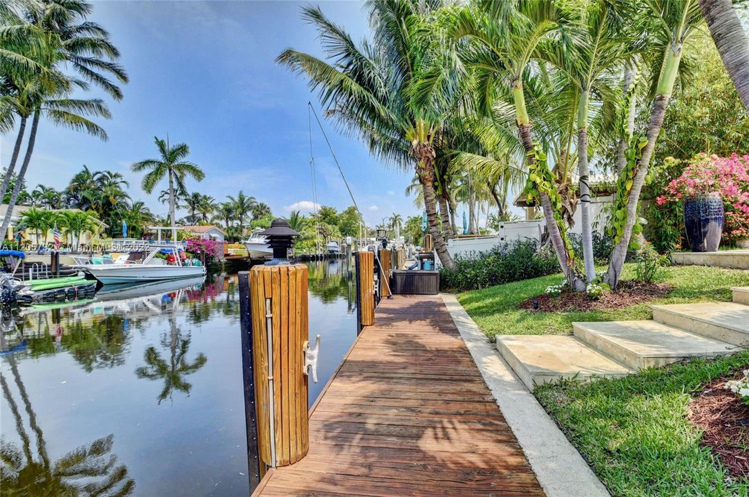 Recently Sold: $1,500,000 (3 beds, 2 baths, 1557 Square Feet)