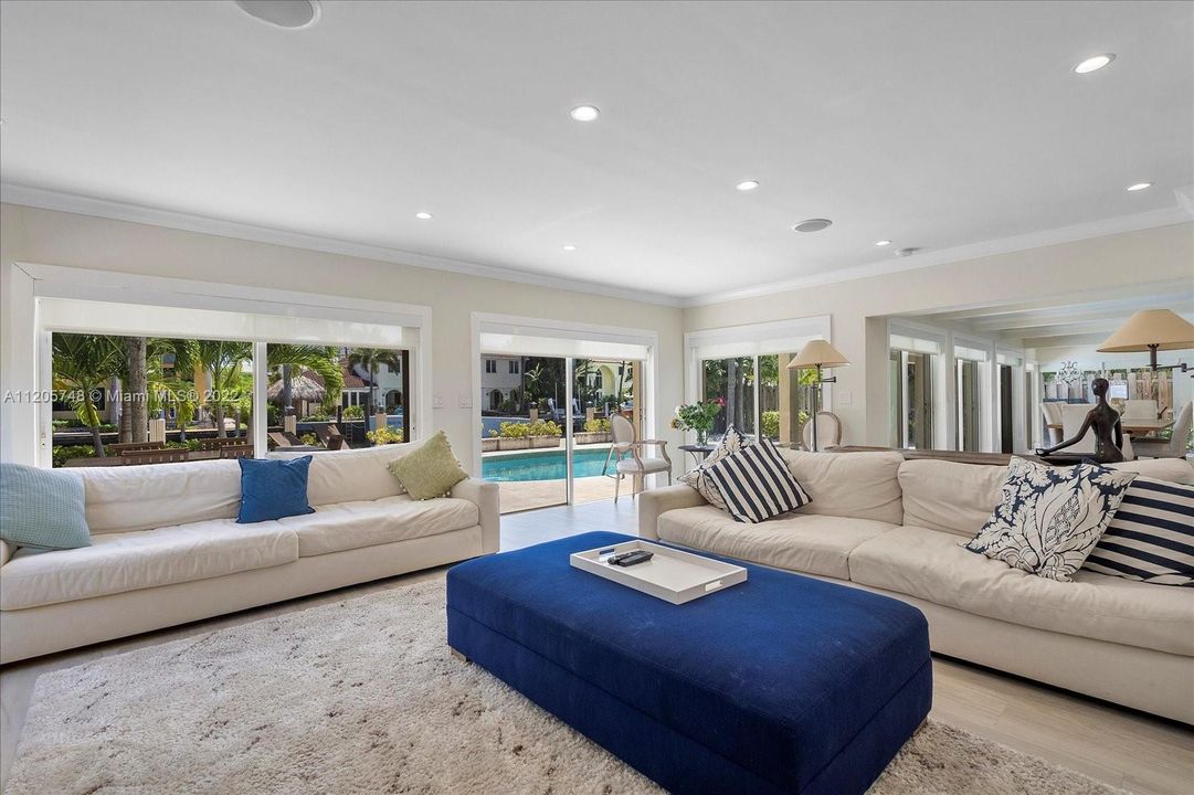 Recently Sold: $3,850,000 (5 beds, 5 baths, 3810 Square Feet)
