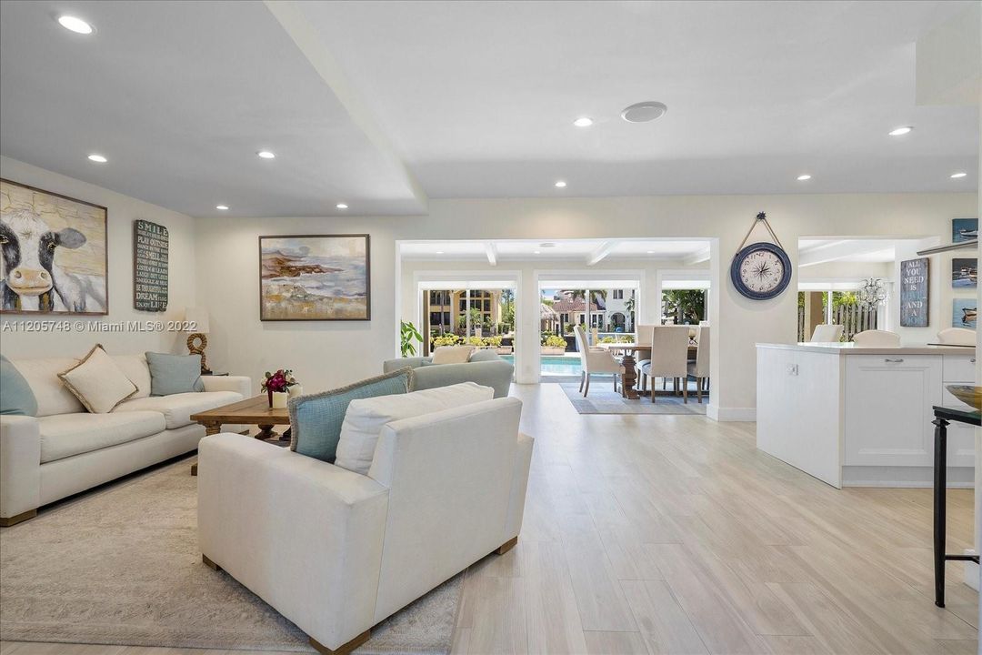 Recently Sold: $3,850,000 (5 beds, 5 baths, 3810 Square Feet)
