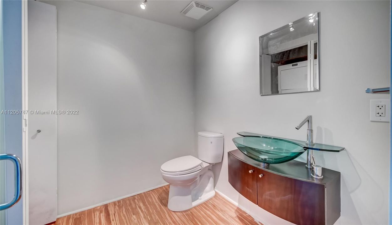 最近租的: $3,100 (0 贝兹, 1 浴室, 868 平方英尺)