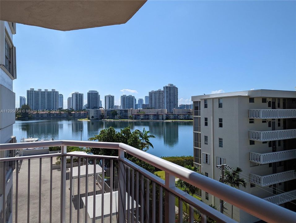 Recently Sold: $235,000 (1 beds, 1 baths, 1005 Square Feet)