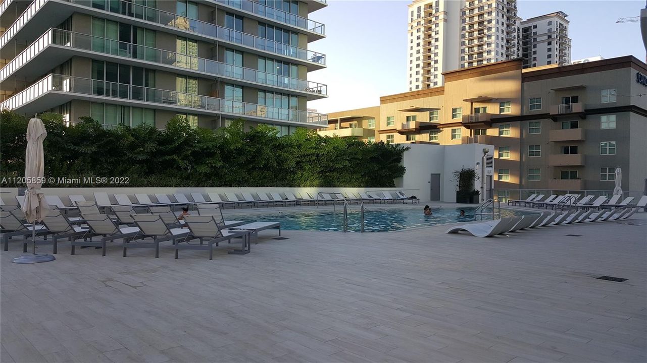 Recently Sold: $600,000 (2 beds, 2 baths, 910 Square Feet)
