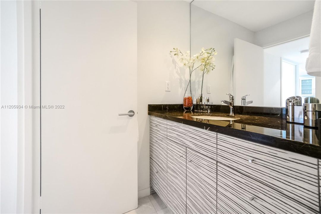 Recently Sold: $710,000 (1 beds, 1 baths, 820 Square Feet)