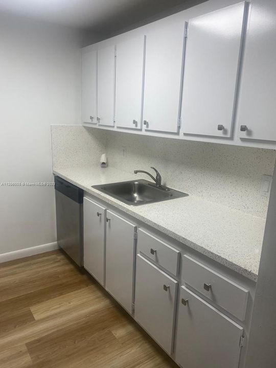 Recently Rented: $1,400 (1 beds, 1 baths, 811 Square Feet)