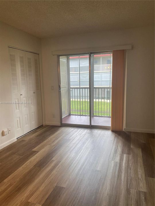 Recently Rented: $1,400 (1 beds, 1 baths, 811 Square Feet)