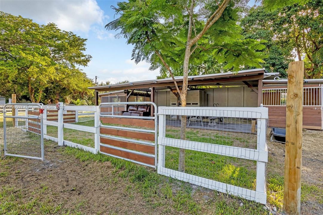 最近售出: $1,695,000 (5 贝兹, 4 浴室, 0 平方英尺)